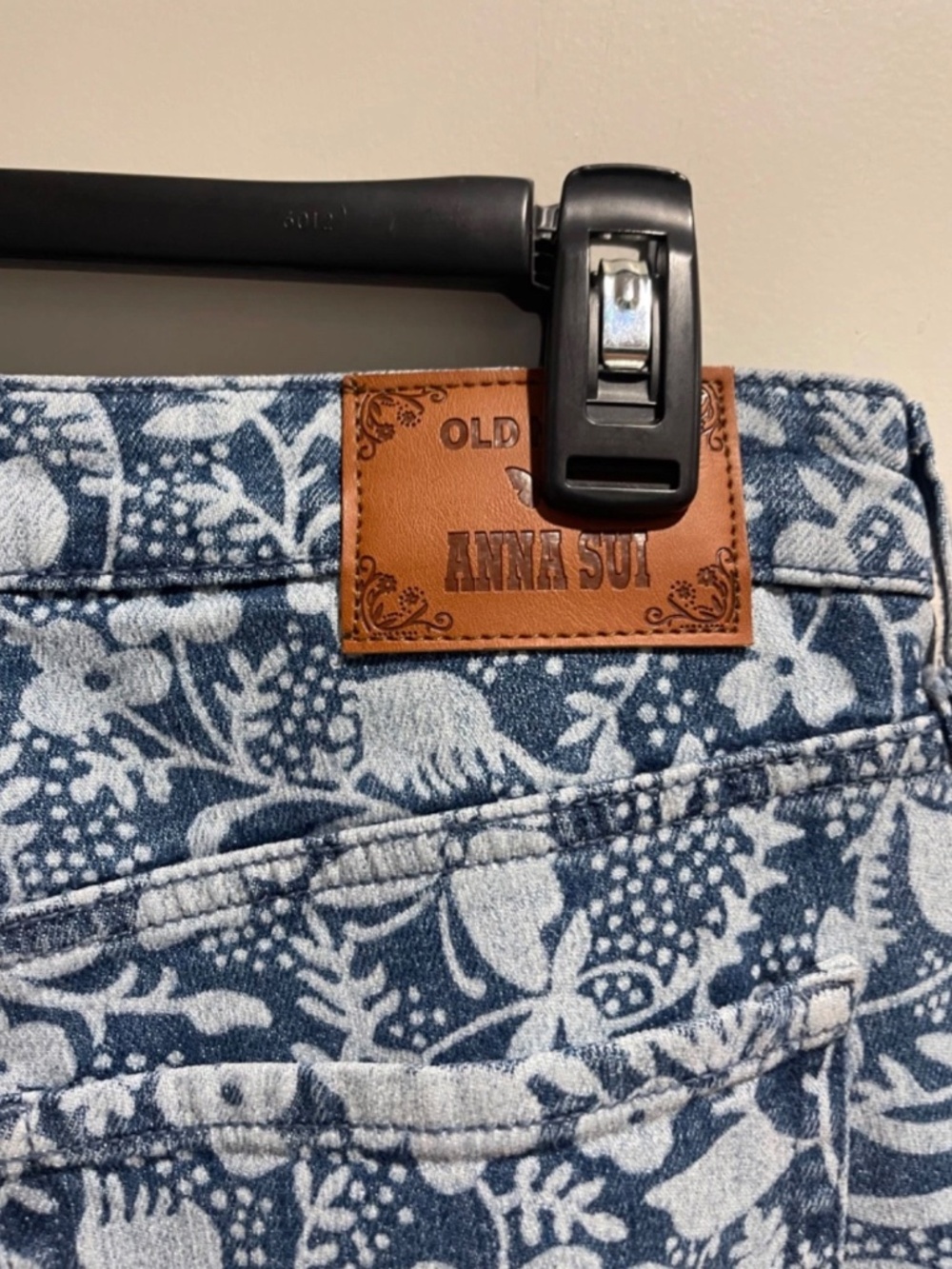 Old Navy x Anna Sui Slim Boot Cut Blue Floral Jeans Size 8 EUC - Picture 3 of 13